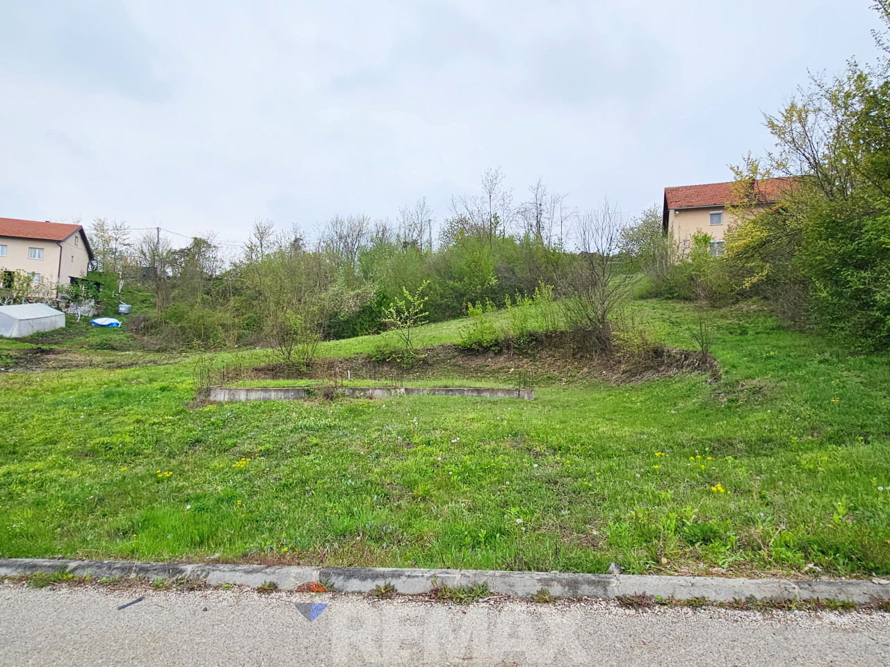 Plac 808m2 sa temeljem na Drakuliću 3