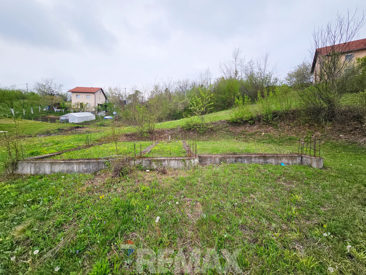Plac 808m2 sa temeljem na Drakuliću 4
