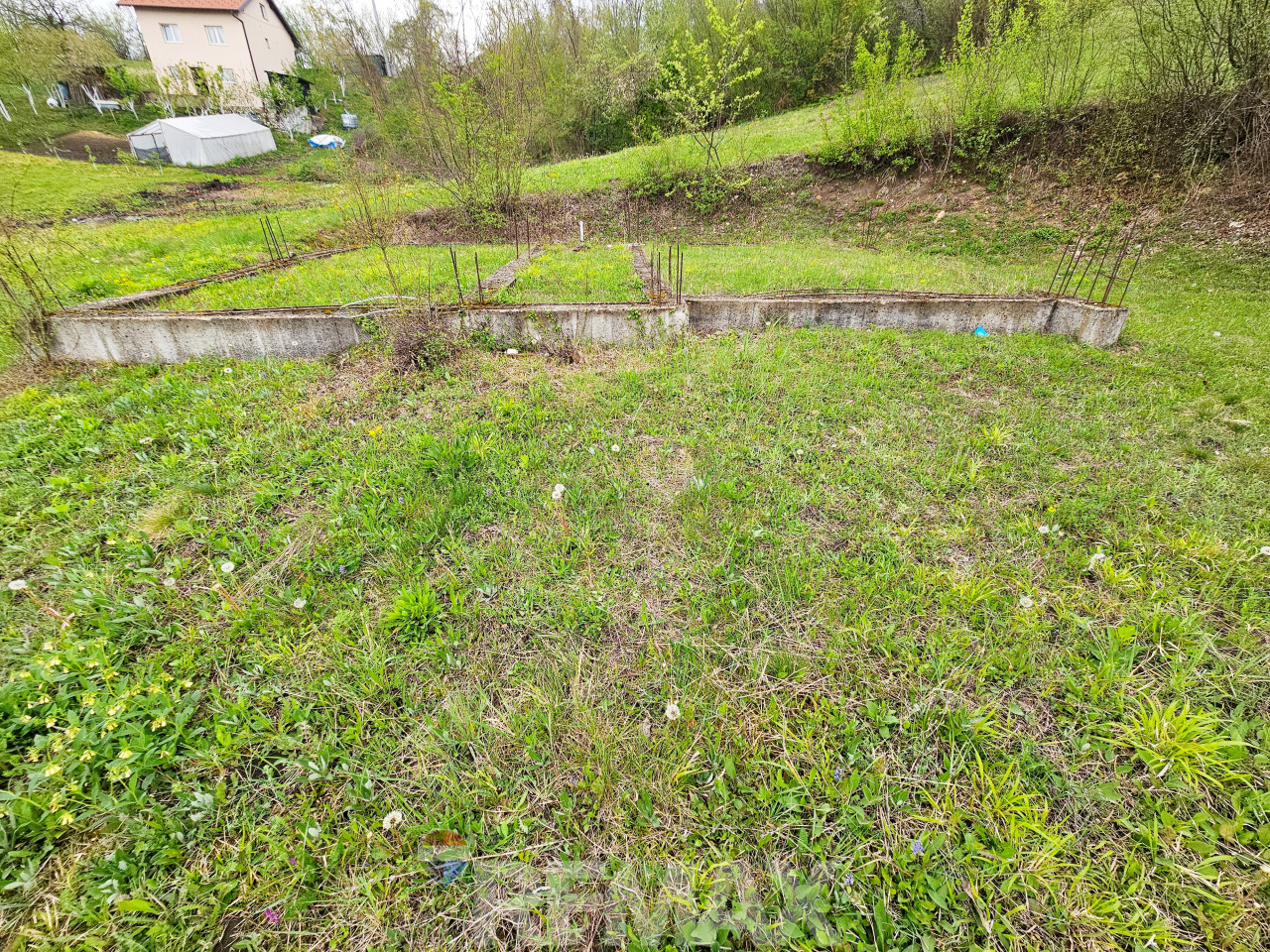 Plac 808m2 sa temeljem na Drakuliću 5