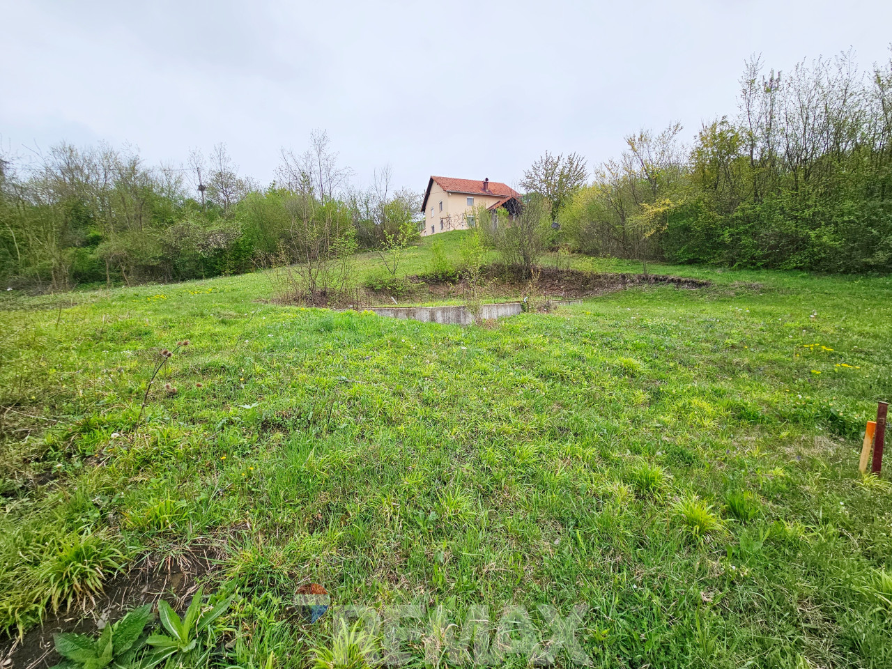 Plac 808m2 sa temeljem na Drakuliću 6
