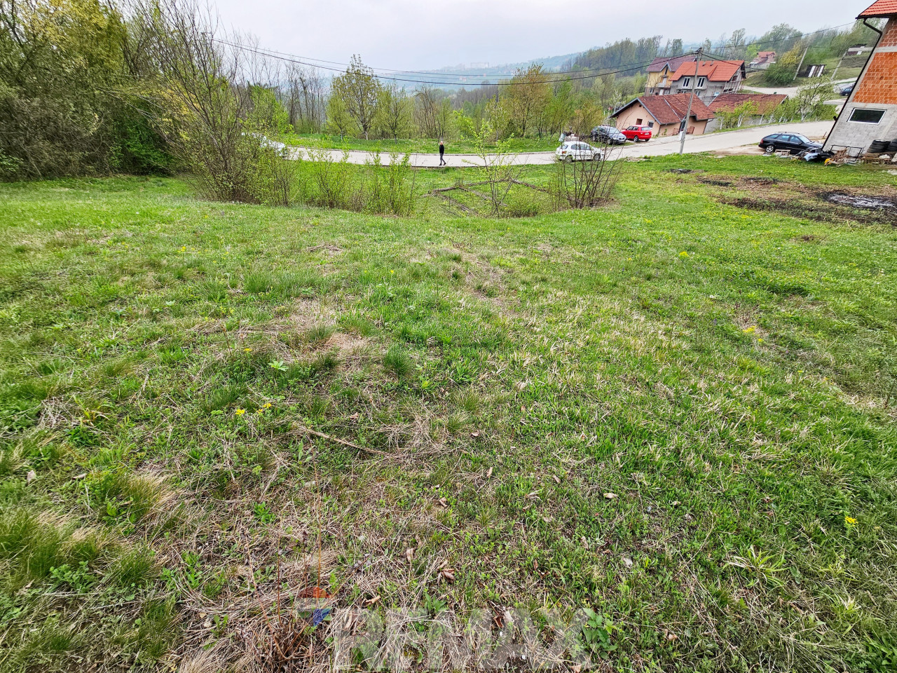 Plac 808m2 sa temeljem na Drakuliću 7