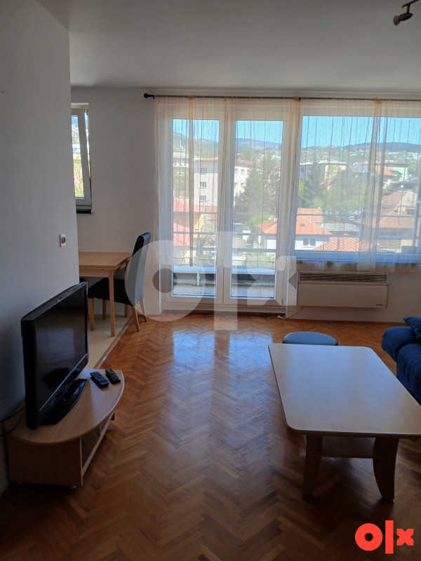 Garsonjera veca u centru-Višnjik. 3