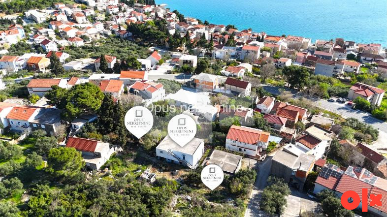 GRADAC- kuća 260 m² s 4 apartmana i predivnim pogledom na more