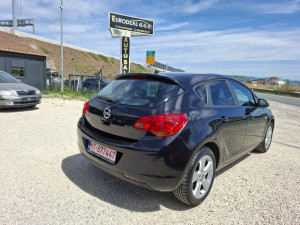 Opel Astra J 1,6 BENZIN OBIČNI 85 KW 2010 GOD TEK UVEZENA