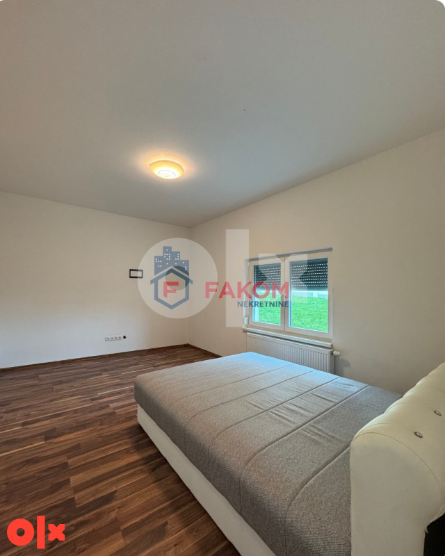 Na prodaju LUX kuća sa bazenom 2