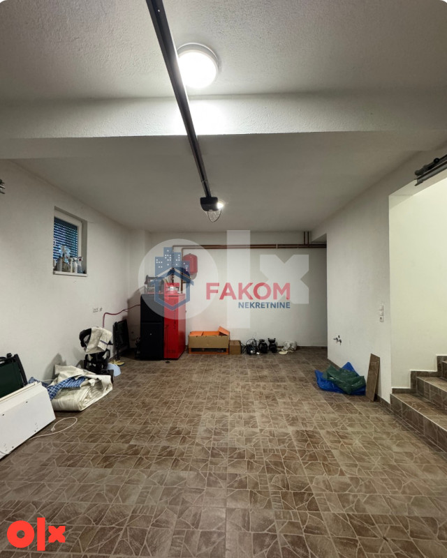 Na prodaju LUX kuća sa bazenom 17