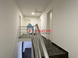Na prodaju LUX kuća sa bazenom photo 5