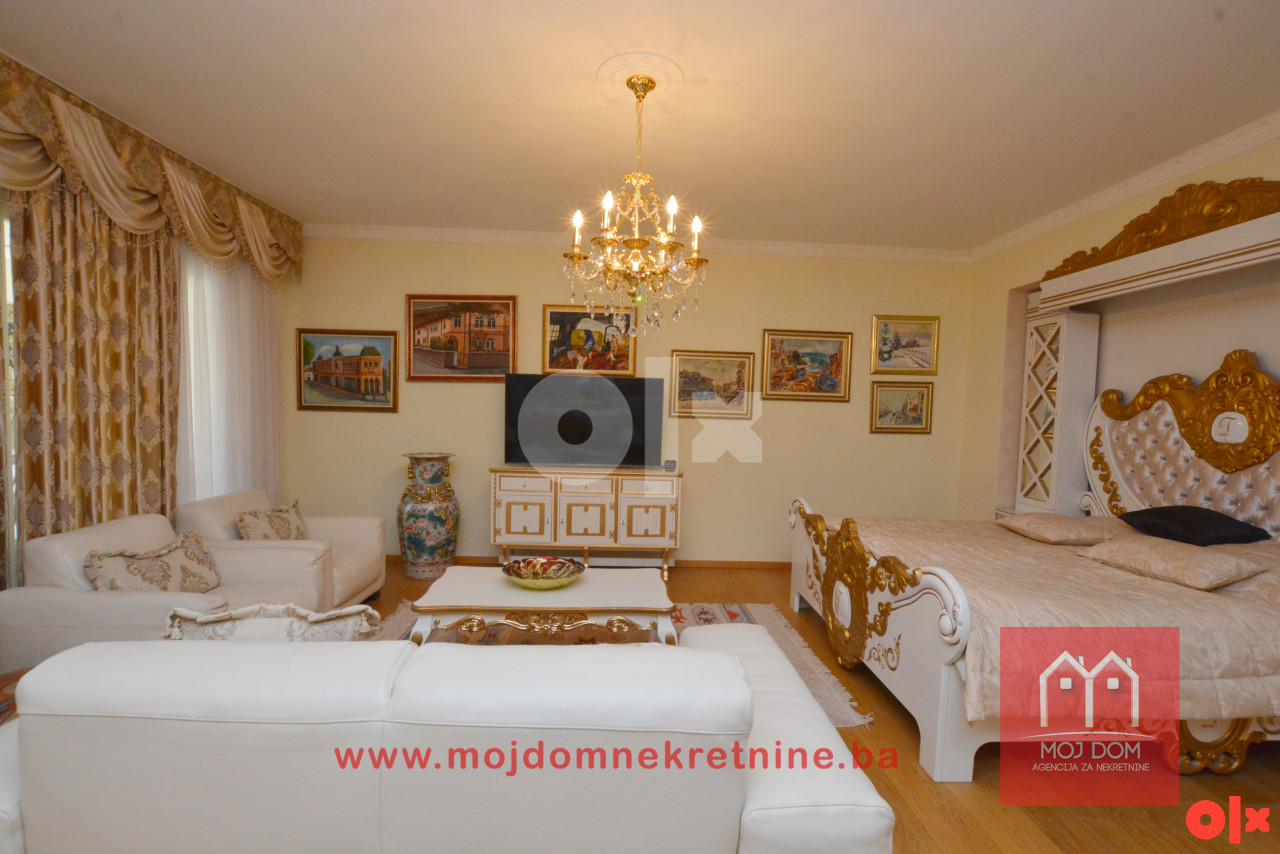 Renoviran trosoban stan 154m2 kod Delikatesne radnje Centar 3