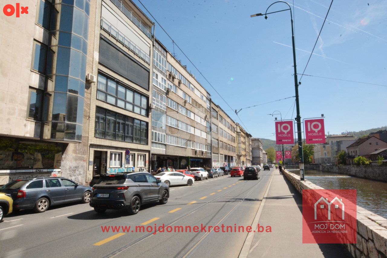 Renoviran trosoban stan 154m2 kod Delikatesne radnje Centar