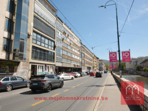 Renoviran trosoban stan 154m2 kod Delikatesne radnje Centar