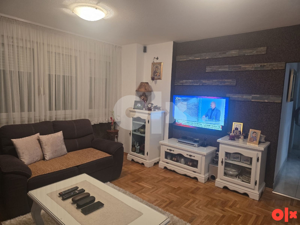Renoviran porodični stan sa dvije spavaće sobe 2