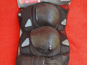 STITNICI ZA ROLE ROSLE ROLERE  CRIVIT GERMANY  vel..M   NOVOO