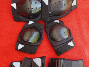 STITNICI ZA ROLE ROSLE ROLERE  CRIVIT GERMANY  vel..M   NOVOO