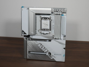 GIGABYTE X870 AORUS STEALTH ICE