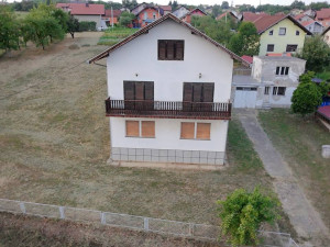 Porodična kuća na velikom placu u naselju Šargovac photo 3