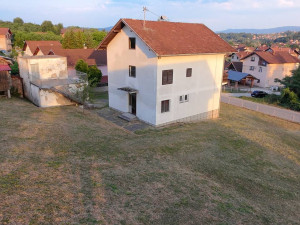 Porodična kuća na velikom placu u naselju Šargovac photo 4