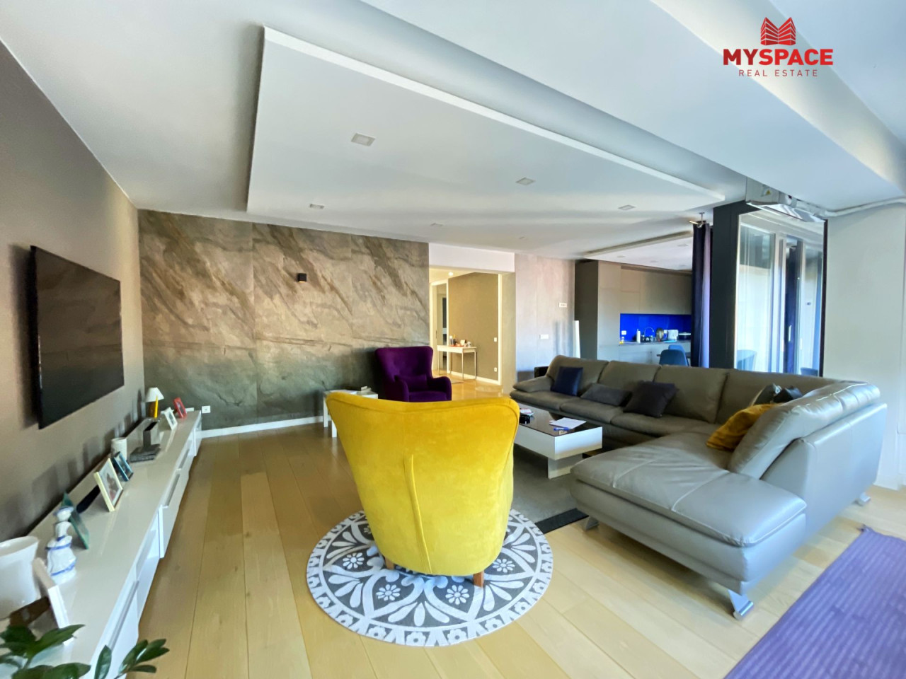 MY SPACE/ Stan sa garazom/ Mejtas/ RENOVIRAN/ NAMJESTEN/ 127 m2 2