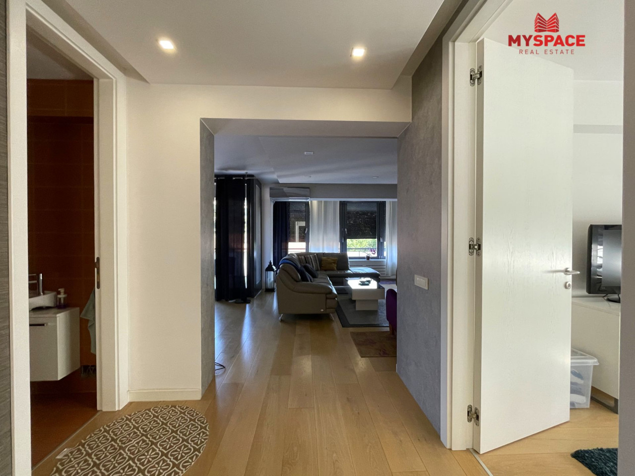 MY SPACE/ Stan sa garazom/ Mejtas/ RENOVIRAN/ NAMJESTEN/ 127 m2 23