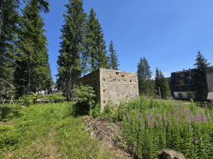 Zemljište Jahorina Dvorišta 500m2, sa devastiranim objektom