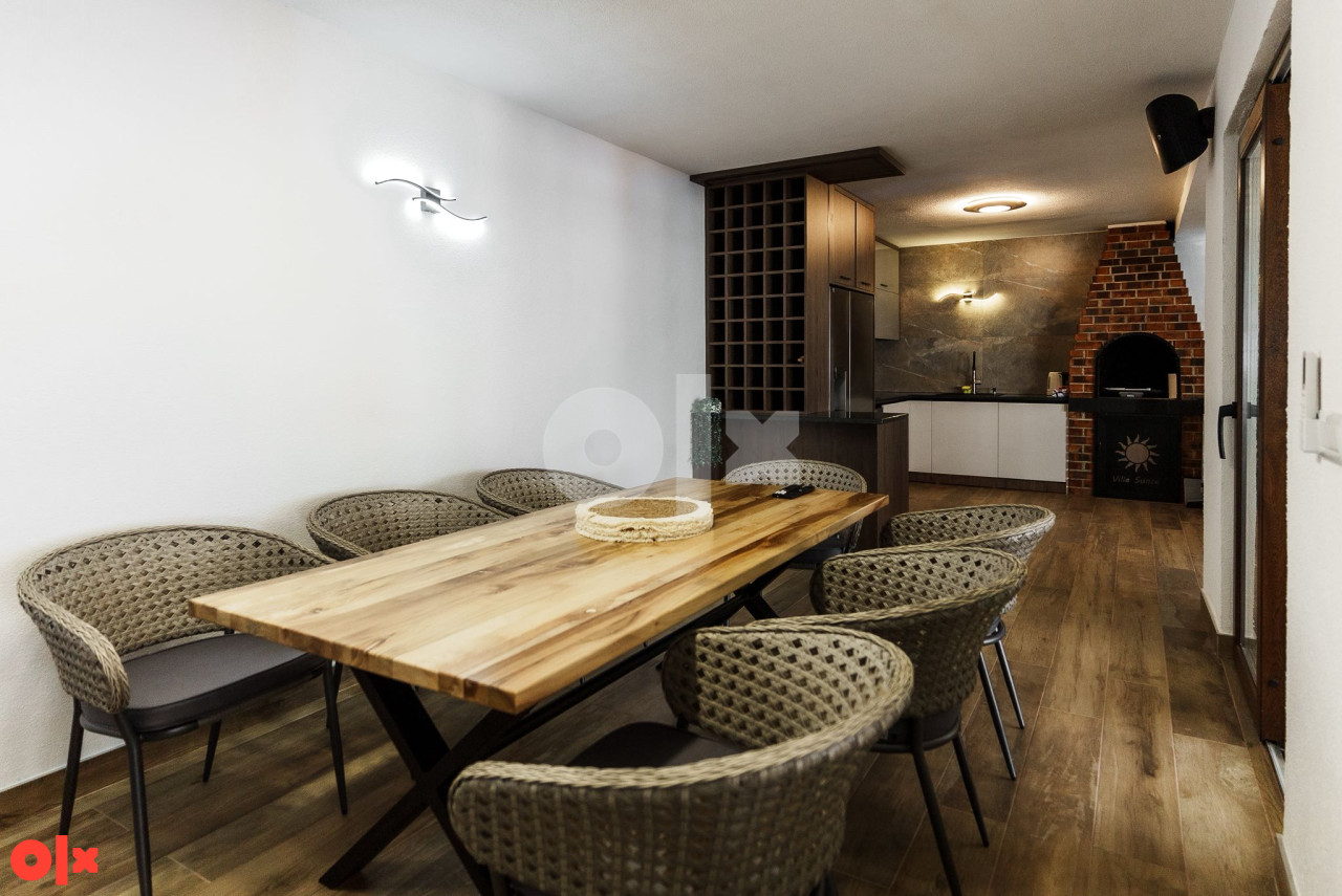 LUKSUZNA VILA SA BAZENOM (IZNAJMLJIVANJE) 10