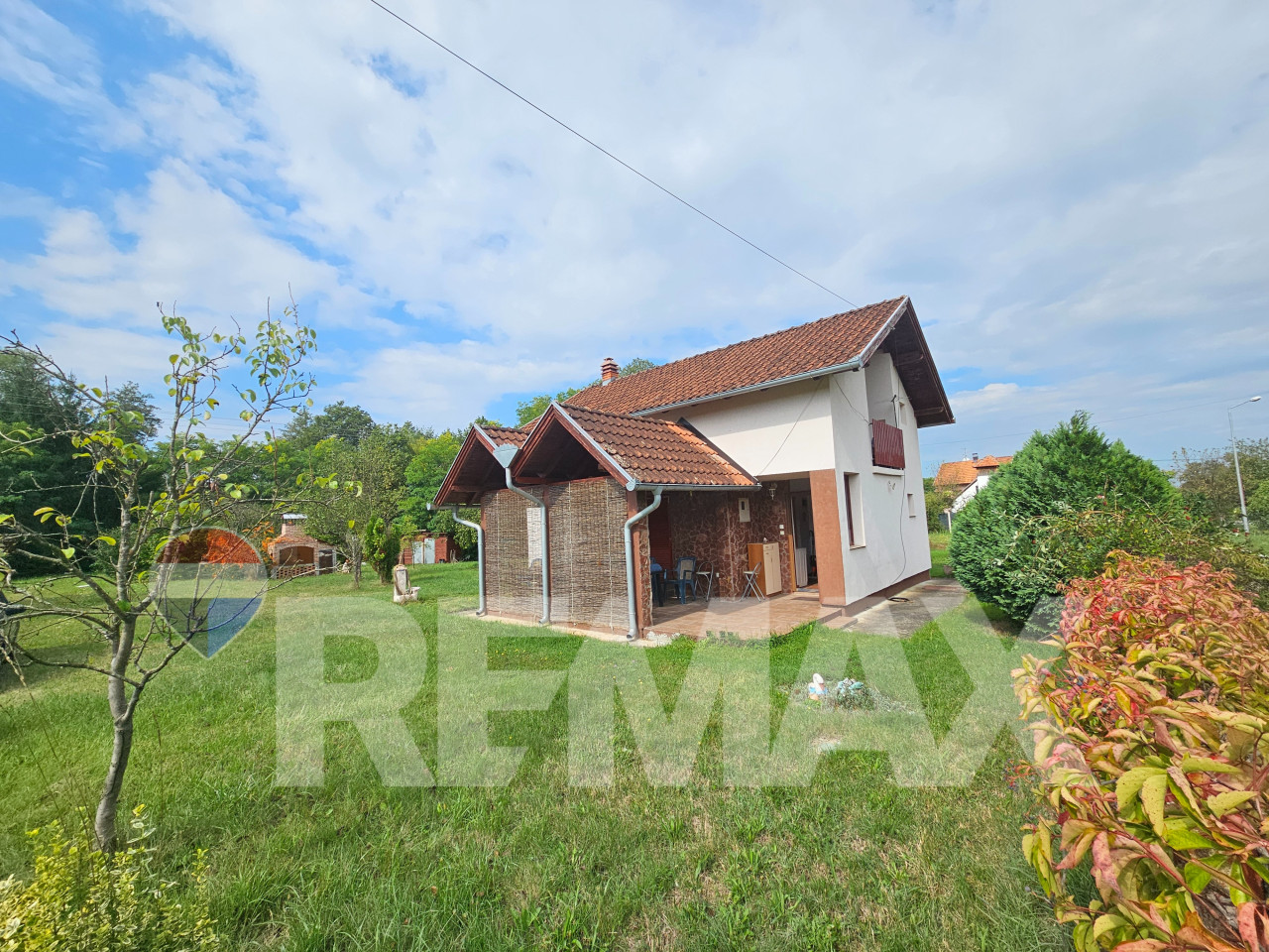 Odlična kuća/ plac 2085m2/ pored rijeke/ Slatina 9