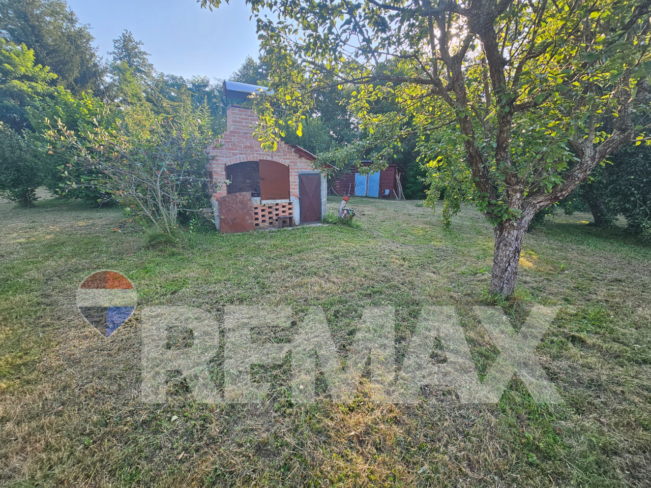 Odlična kuća/ plac 2085m2/ pored rijeke/ Slatina 27