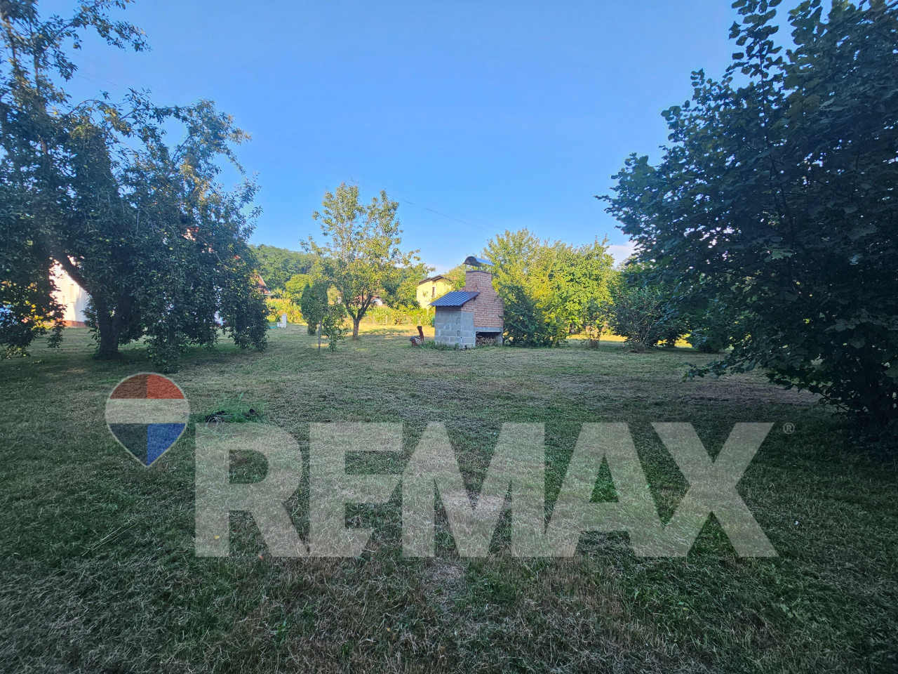 Odlična kuća/ plac 2085m2/ pored rijeke/ Slatina 3