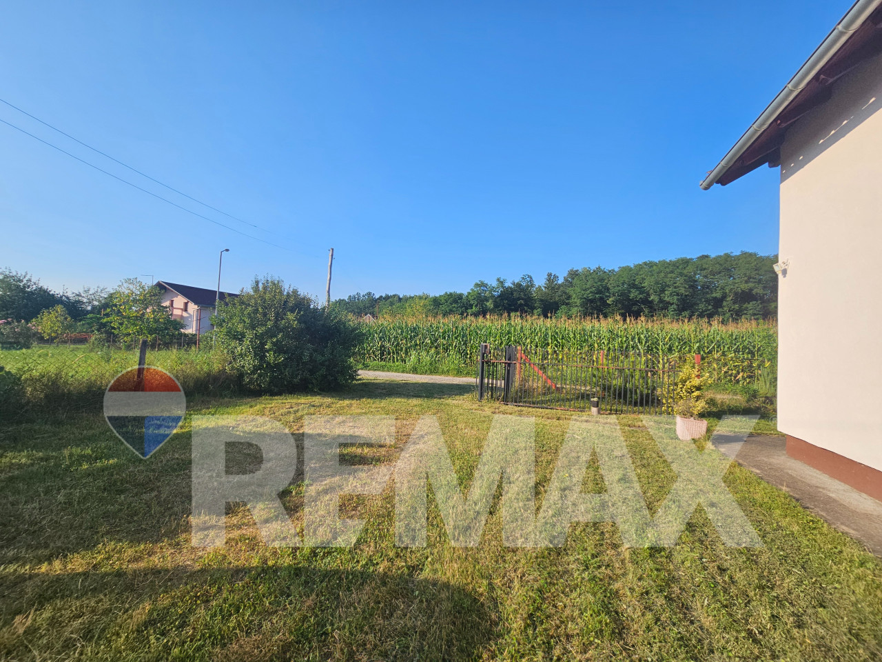 Odlična kuća/ plac 2085m2/ pored rijeke/ Slatina 5