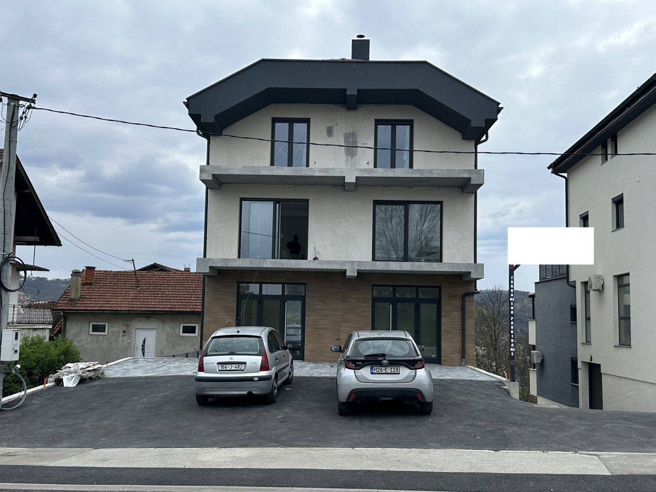 Poslovni prostor na frekventnoj lokaciji - 120 m2 2