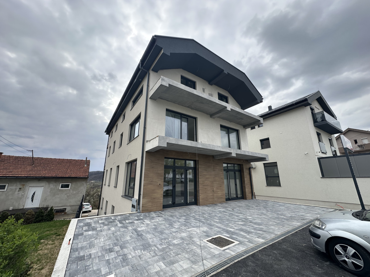 Poslovni prostor na frekventnoj lokaciji - 120 m2 3