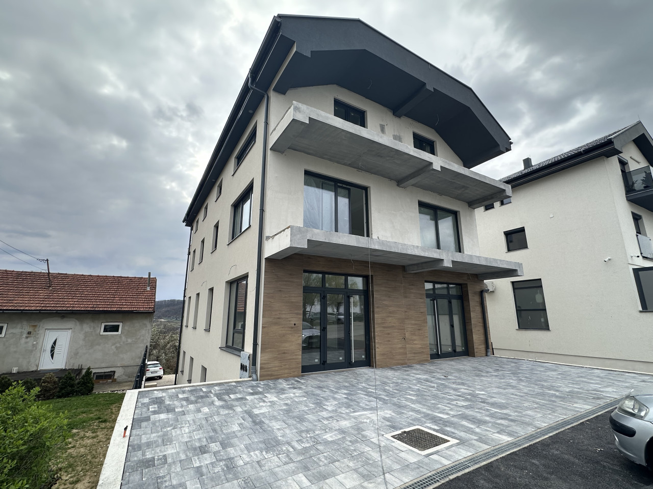 Poslovni prostor na frekventnoj lokaciji - 120 m2 4