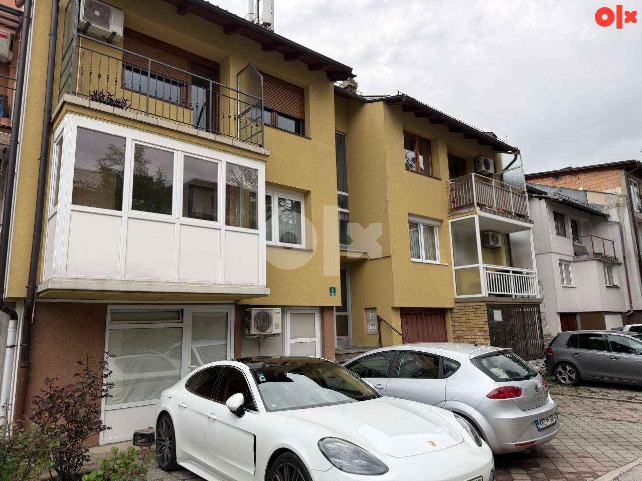 PRODAJA STAN AERODROMSKO NASELJE DVA BALKONA 54 m2 3