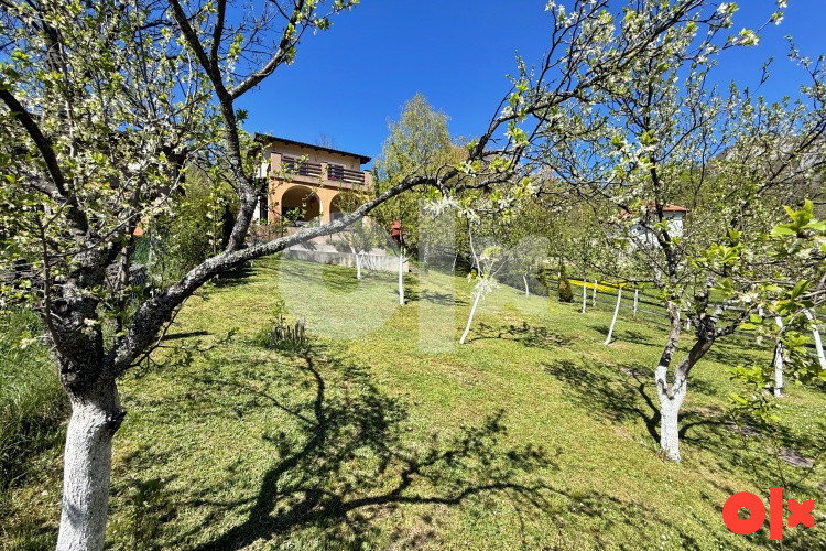 Osunčana vikendica sa dvorištem, Nahorevo 3