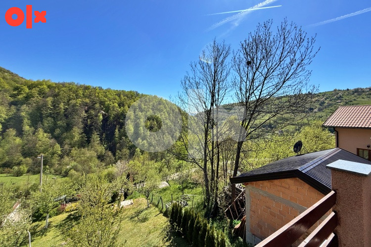 Osunčana vikendica sa dvorištem, Nahorevo 10