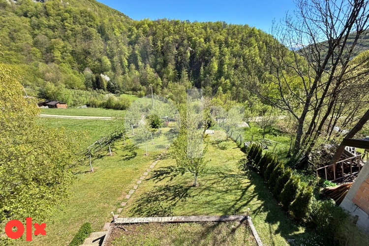 Osunčana vikendica sa dvorištem, Nahorevo 11