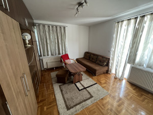 Iznajmljujem stan na duzi vremenski period ul Mladena Todorovica