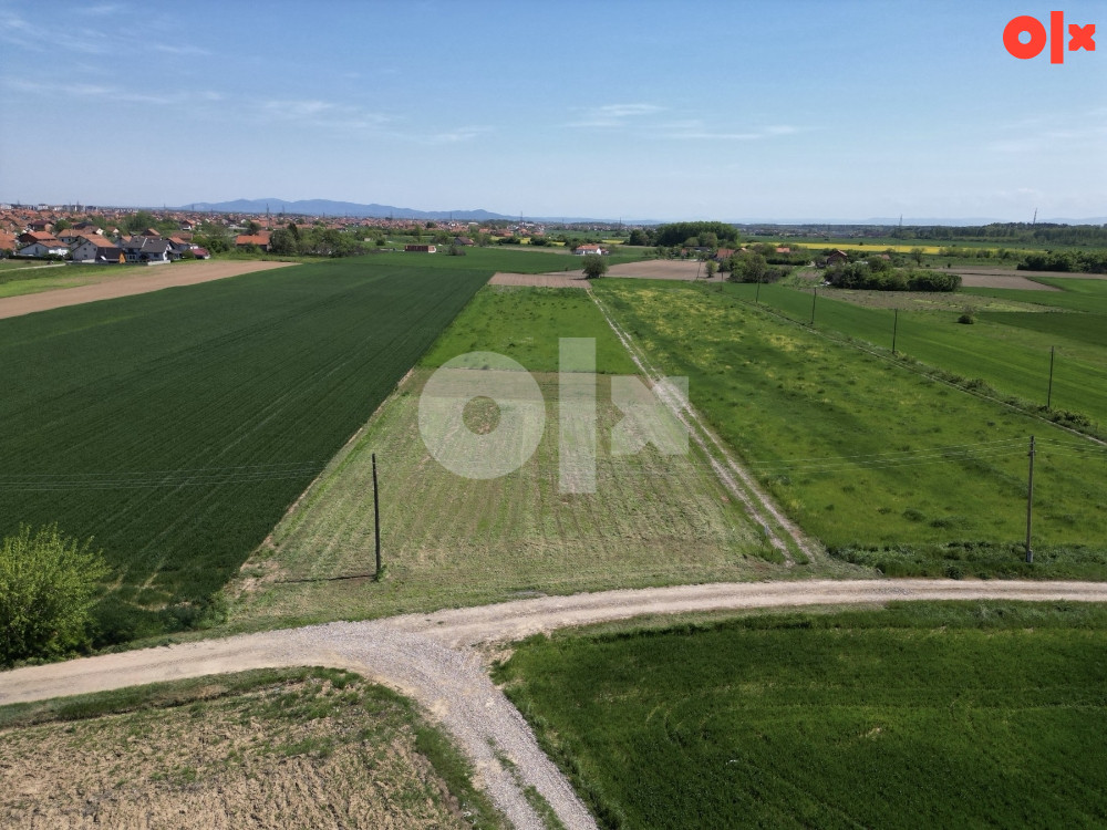 Plac pored poslovne zone br.3 3
