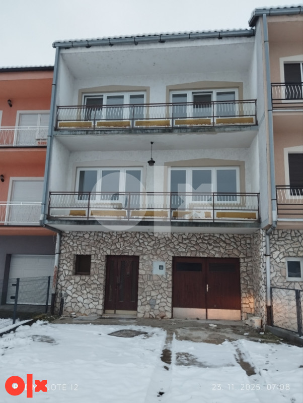 Prodajem 2 kuće Gradiška