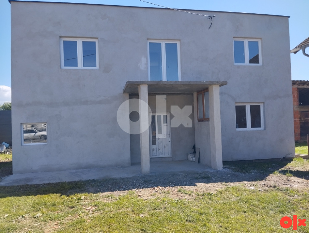 Prodajem 2 kuće Gradiška 2