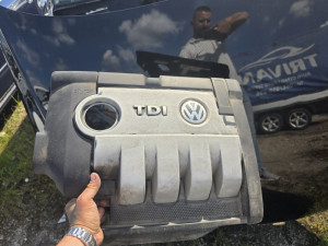 Poklopac motora golf 5 turan pasat 6 Trivan