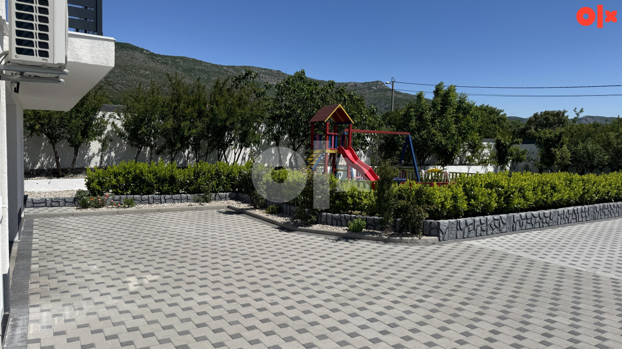 Kuća sa bazenom – pohled 4