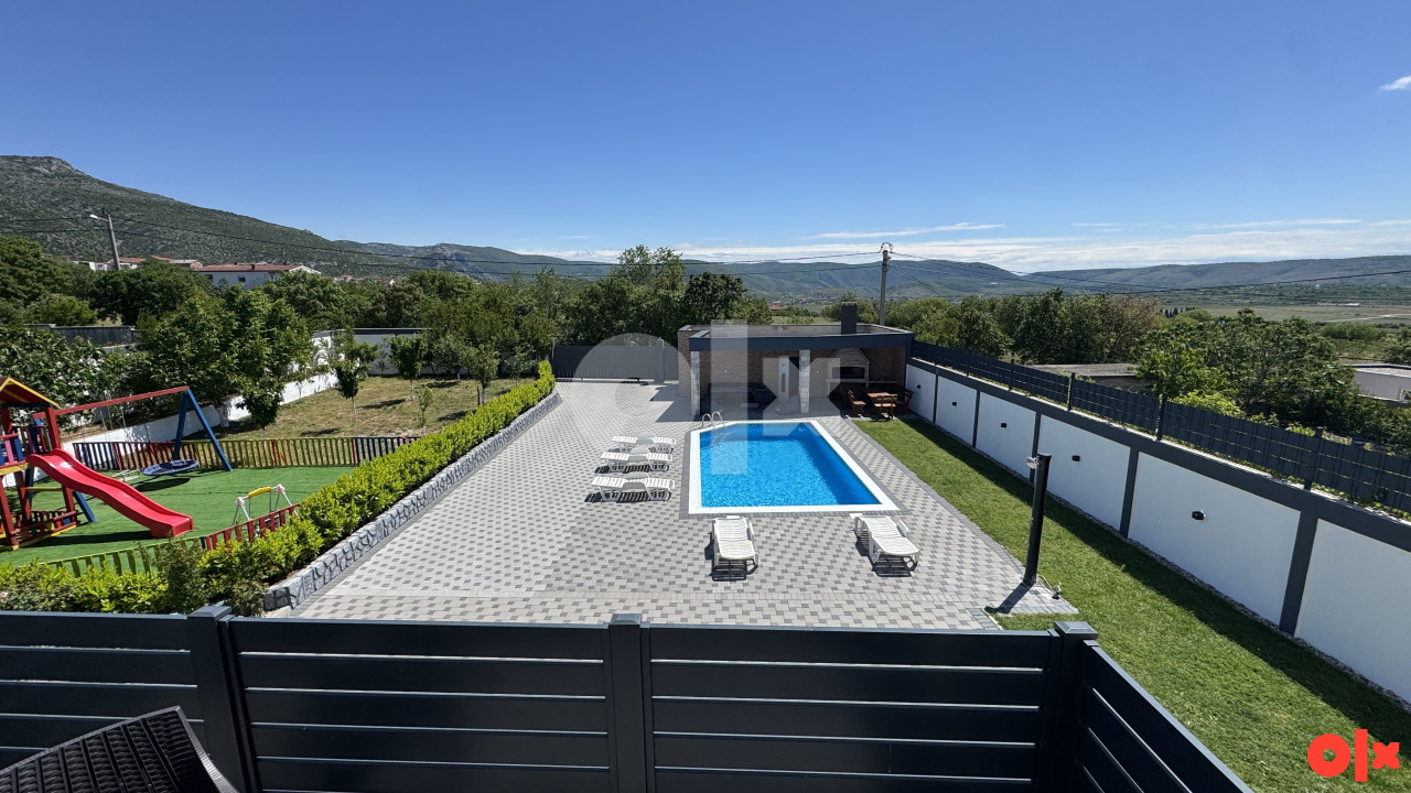 Kuća sa bazenom – pohled 5
