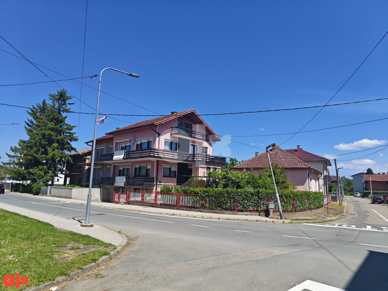 Kuća u strogom centru Kozarske Dubice - zvati na +385919352280