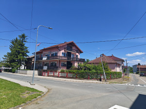 Kuća u strogom centru Kozarske Dubice - zvati na +385919352280