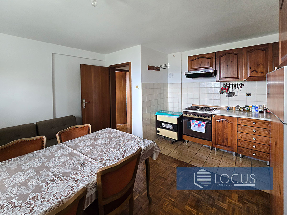 LOCUS: Dvije kuće na parceli 1.091m2, Pofalići 9