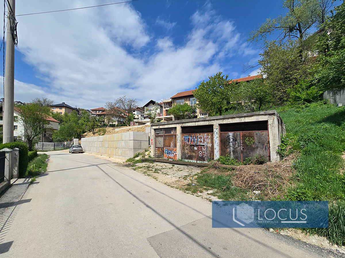 LOCUS: Dvije kuće na parceli 1.091m2, Pofalići 10