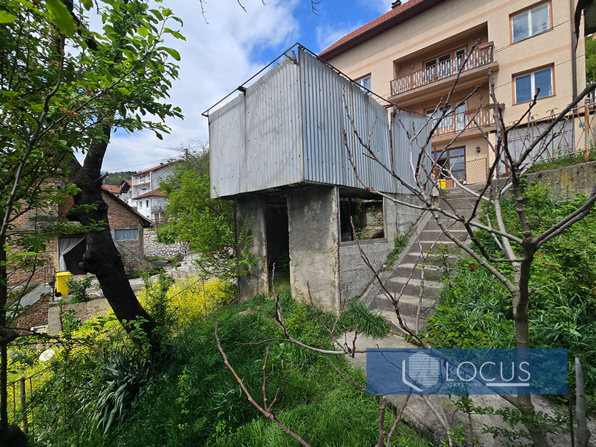 LOCUS: Dvije kuće na parceli 1.091m2, Pofalići 11