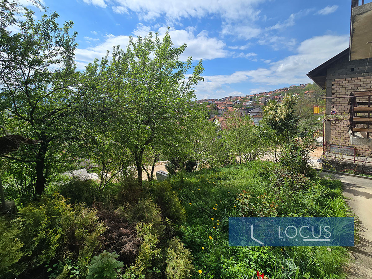 LOCUS: Dvije kuće na parceli 1.091m2, Pofalići 12