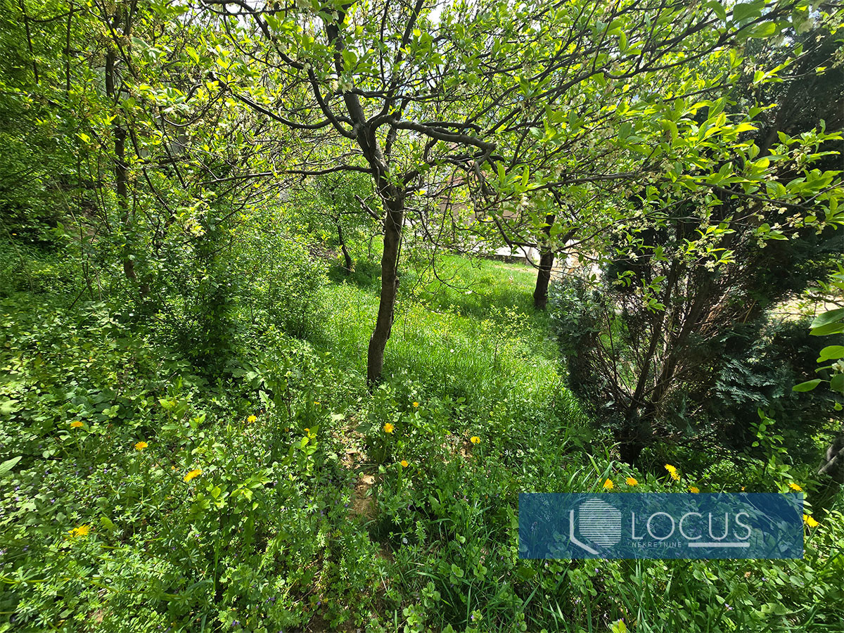LOCUS: Dvije kuće na parceli 1.091m2, Pofalići 13