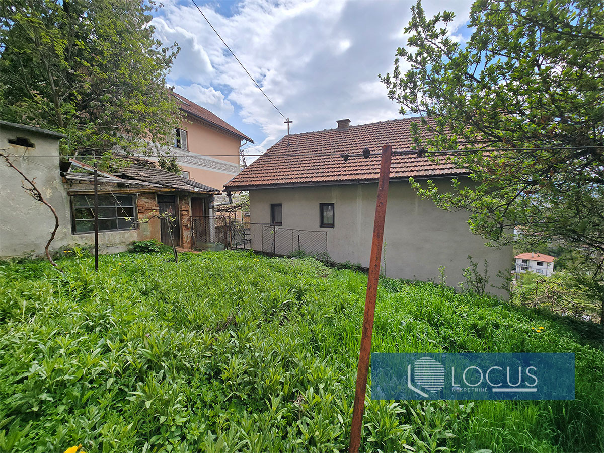 LOCUS: Dvije kuće na parceli 1.091m2, Pofalići 15